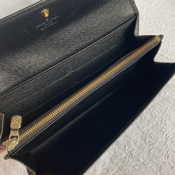 LV STUNNING Epi wallet - Picture 9 of 13